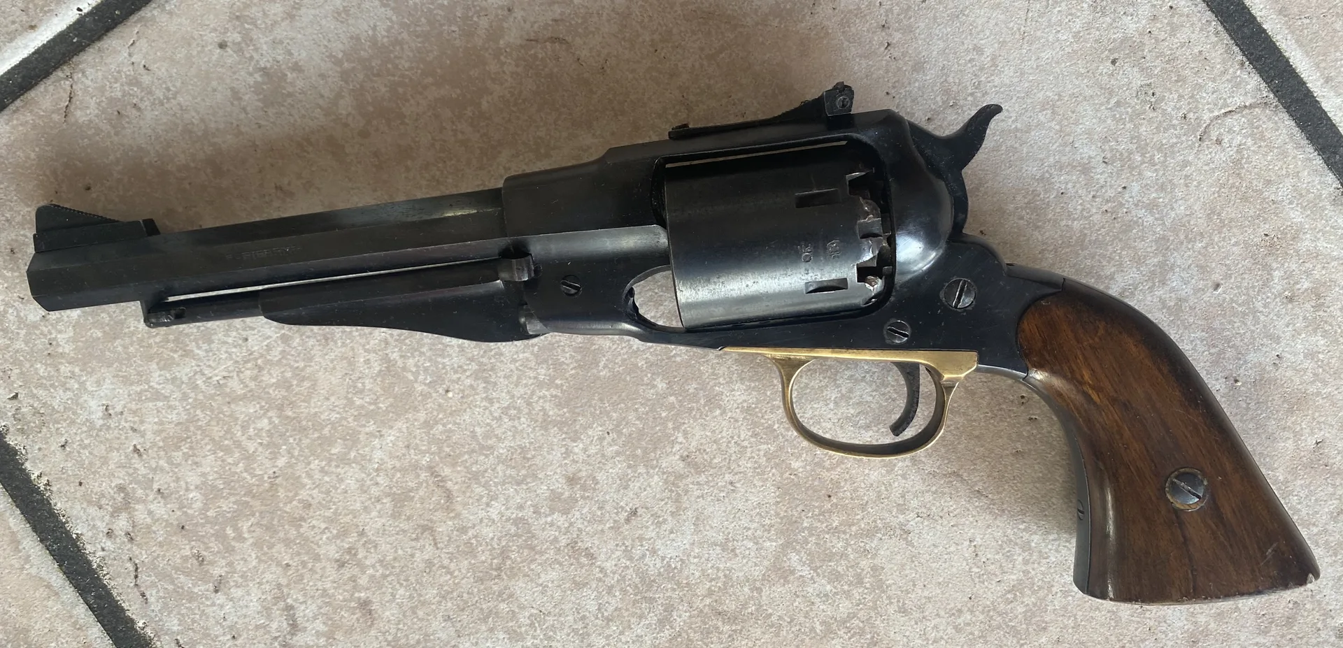 REVOLVER POUDRE NOIRE PIETTA